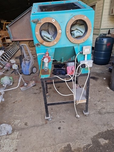 Sand blasting cabinet and - cabinet, grit
